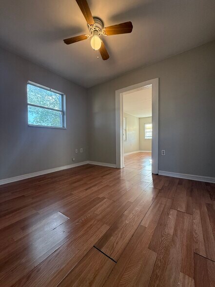 3rd bd adjecent with MB or Homeoffice - 4410 N 40th St