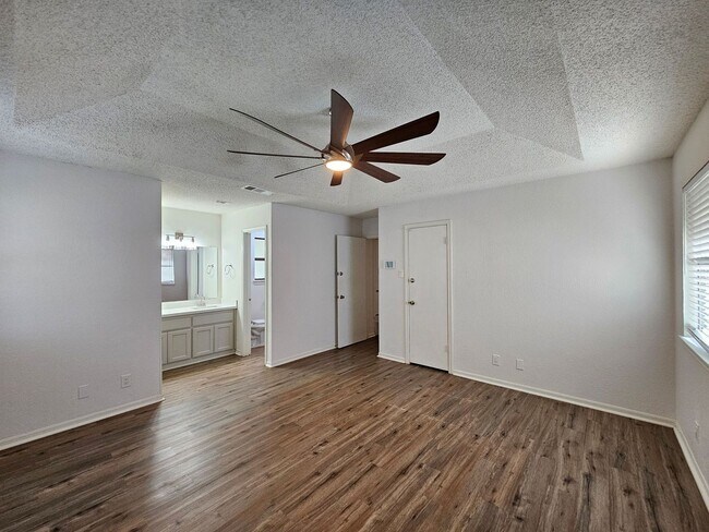 Building Photo - AVAILABLE NOW!