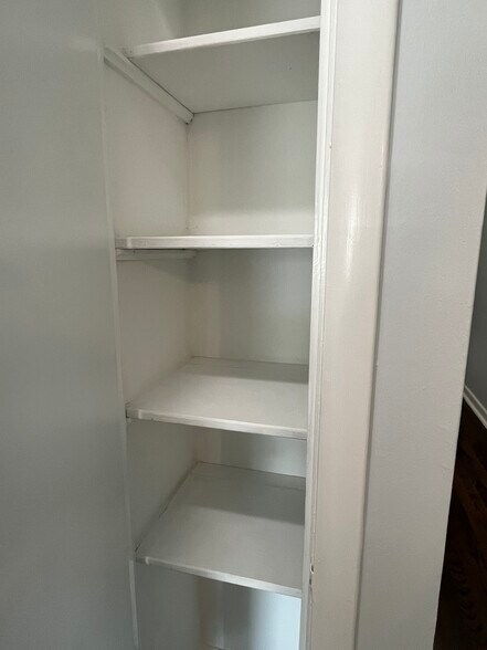 Towel Closet - 728 Dobson St