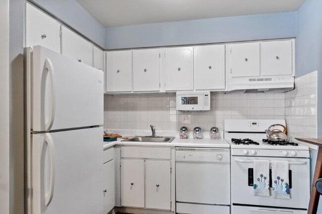 Building Photo - Brookmont Apartment Homes