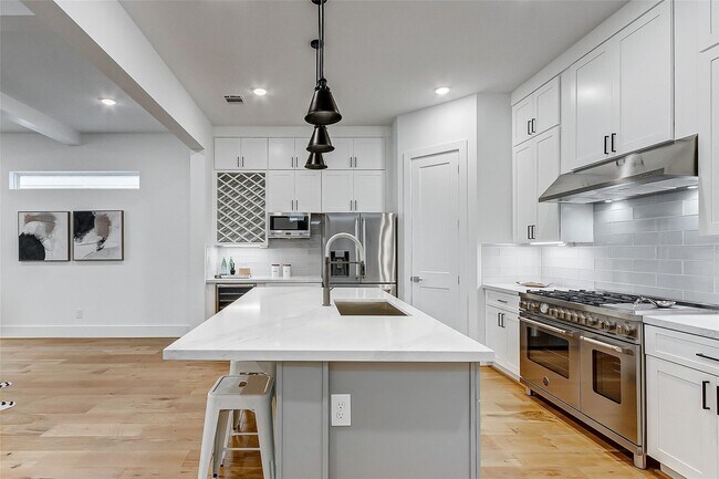 Building Photo - 7818 Janak Dr