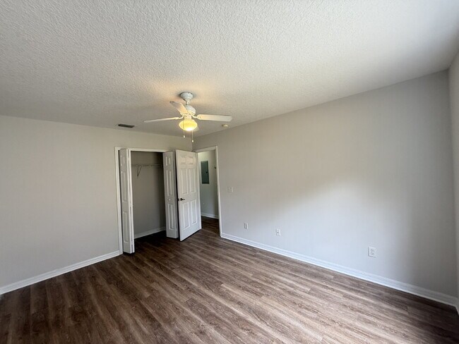 Building Photo - 324 Lena St