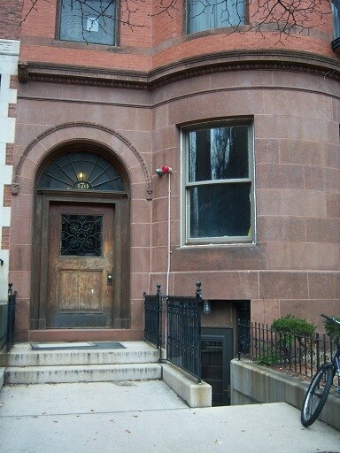 Building Photo - 469 Beacon St