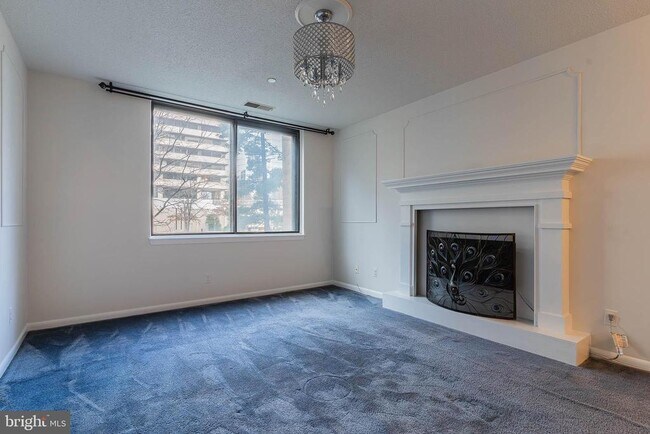 Building Photo - 3709 S George Mason Dr