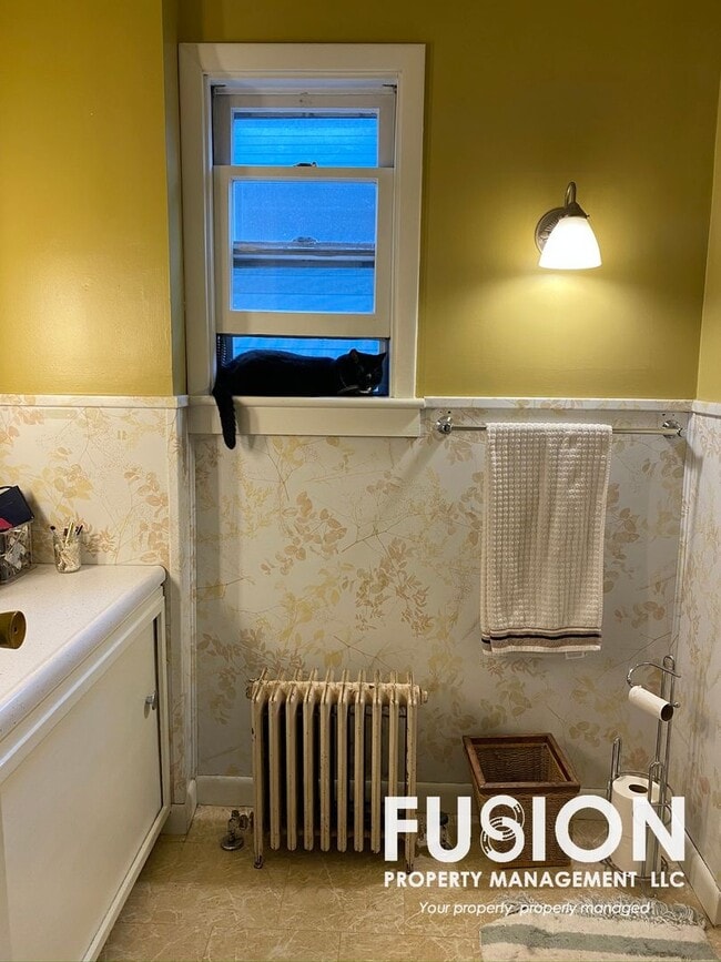 Building Photo - Adorable 2 bedroom home in Winooski with large backyard!