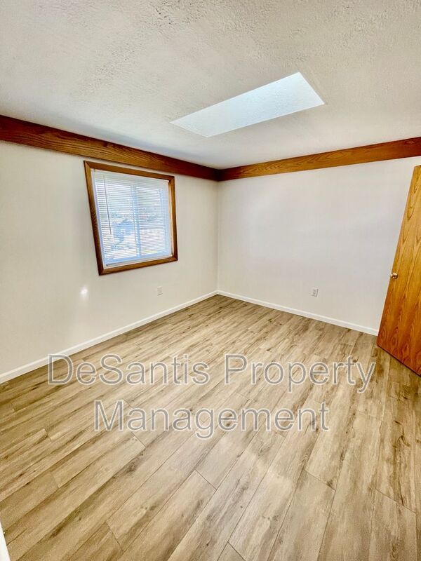 Building Photo - 946 Carle St