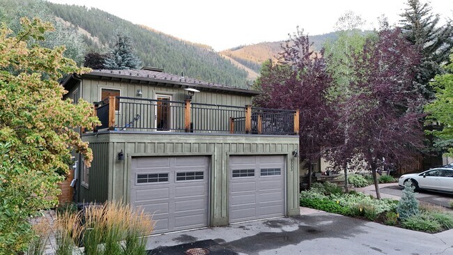 Primary Photo - 3 blocks from the Warm Spring Chair Lift