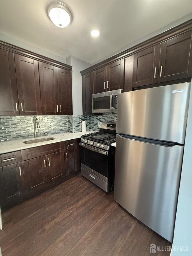 Building Photo - 205 Duncan Ave