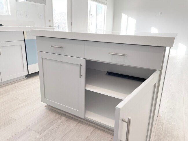 Building Photo - 1599 N 1870 E