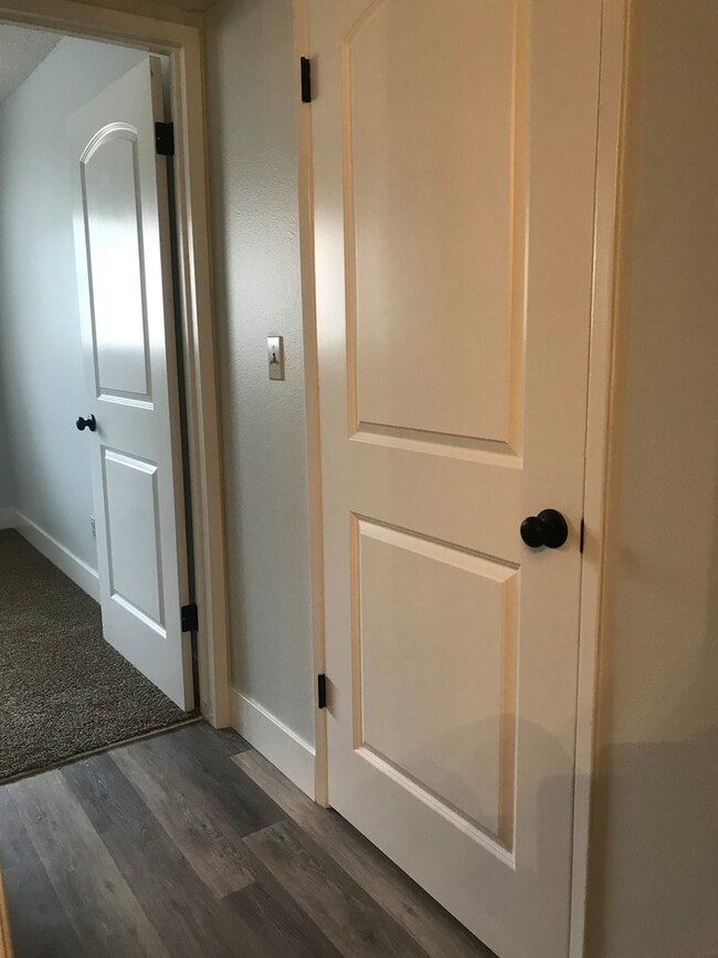 Building Photo - Super cute  2 bedroom 1 bath condo