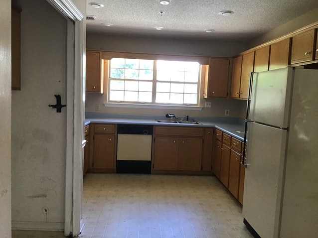 Building Photo - 907 Canyon Ct