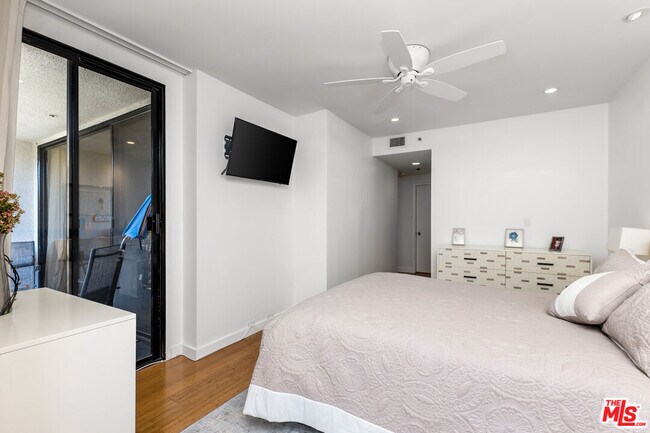 Building Photo - 2960 Neilson Wy