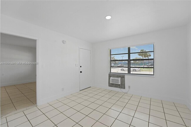 Building Photo - 380 SE 12th Ave