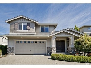 Building Photo - Beautiful 4 Bed Plus Den 2.5 Bath 2 Storey...