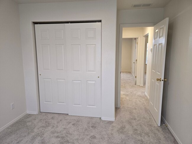 Building Photo - Freshly Updated 3 Bed | 2 Bath Home with Sunroom & Fenced Yard – Twin Falls