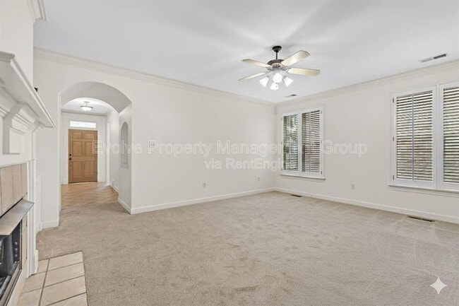 Building Photo - 7520 Crystal Lake Dr