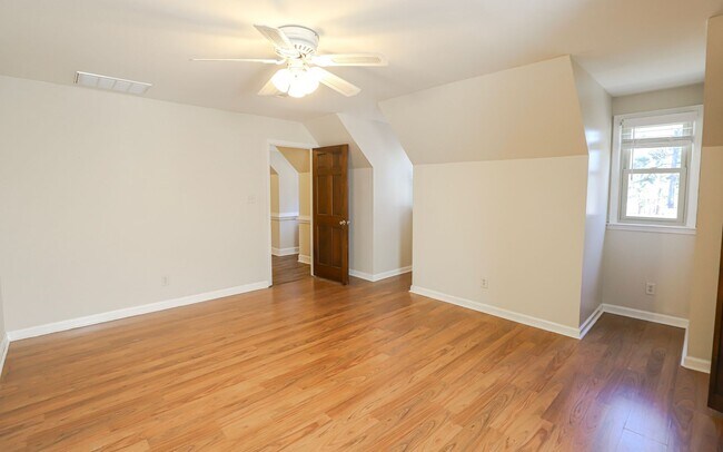 Building Photo - Gorgeous Estate home in Houndslake!