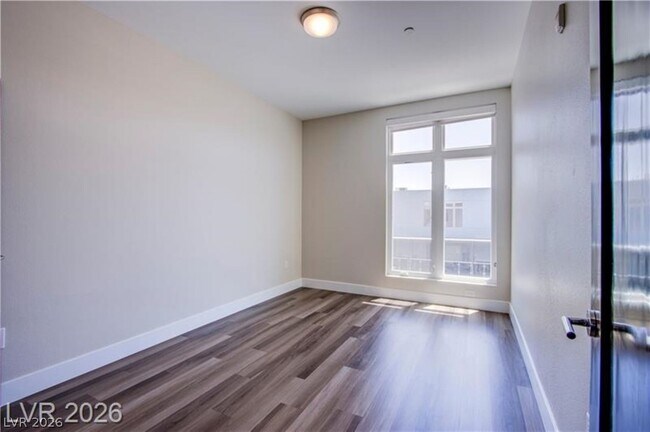 Building Photo - 8925 W Flamingo Rd