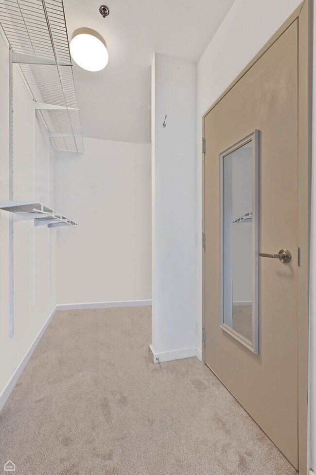 Building Photo - 5 N Wabash Ave