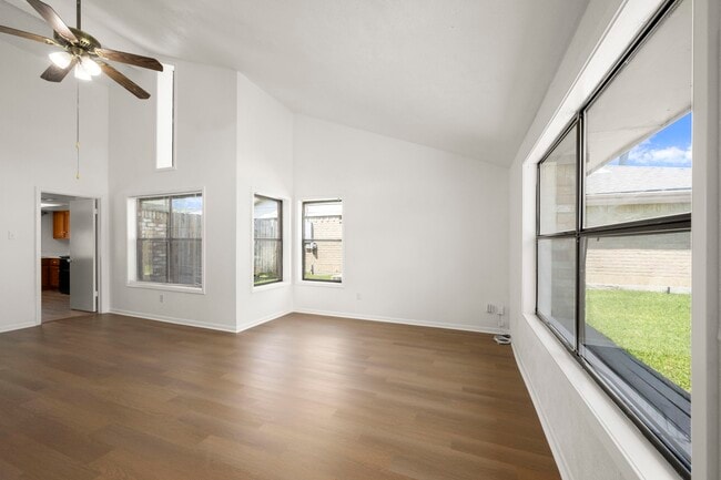 Building Photo - 7415 Creekfield Dr