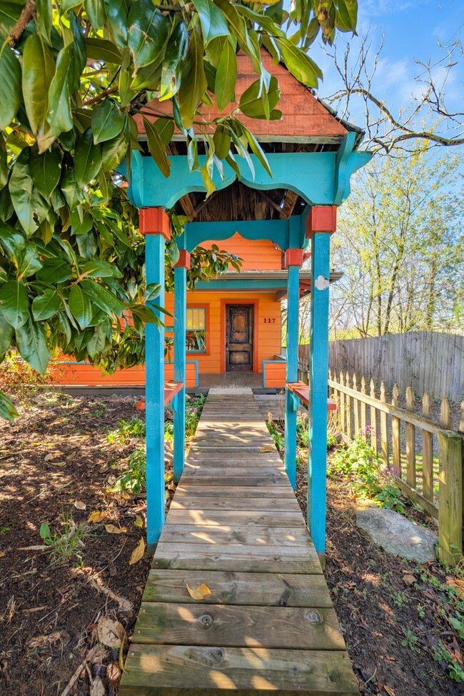 Building Photo - Downtown Asheville Rental w/ Detached Studio Apartment