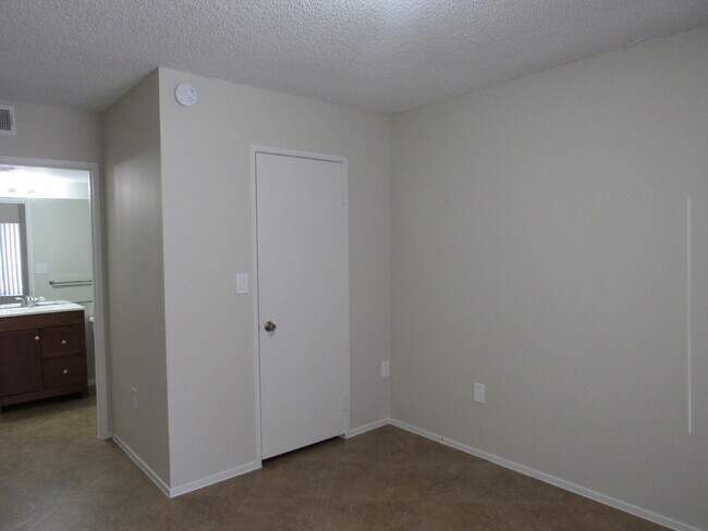 Building Photo - 8442 Coral Lake Way