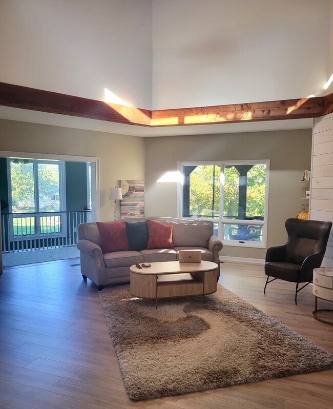 Building Photo - 166 Baltusrol Rd