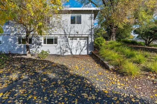 Building Photo - 1543 Estee Ave