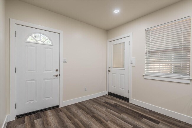 Building Photo - 6003 De Moss Dr