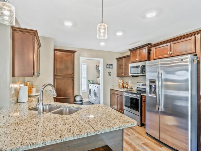 Building Photo - 543 Woodtrace Dr