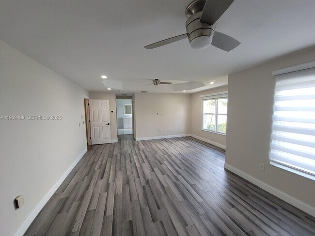 Building Photo - 5337 SW 183rd Ave