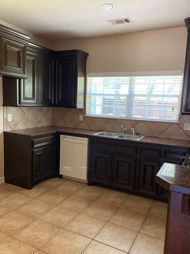 Building Photo - 818 Chickasaw Dr