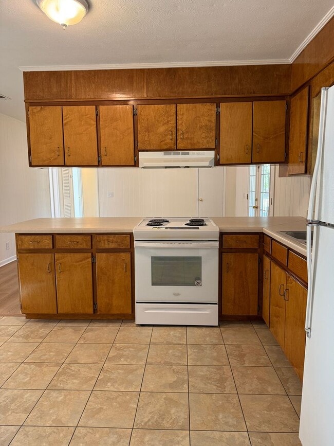 Building Photo - Available NOW-  103 Meadowlark-1/2 Off the first month rent with a 12-month lease