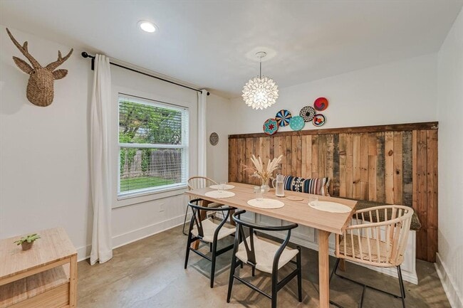 Building Photo - 9012 Texas Oaks Dr