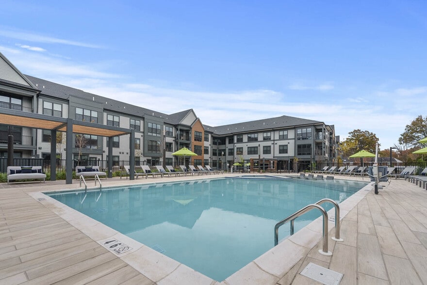 Building Photo - Canter Green