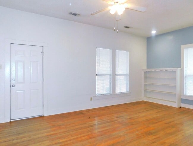 Building Photo - Charming 3BR Near TWU & Denton Square – Available Mid-June
