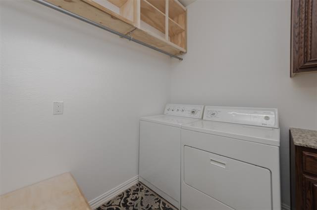 Building Photo - 313 Valley Dr