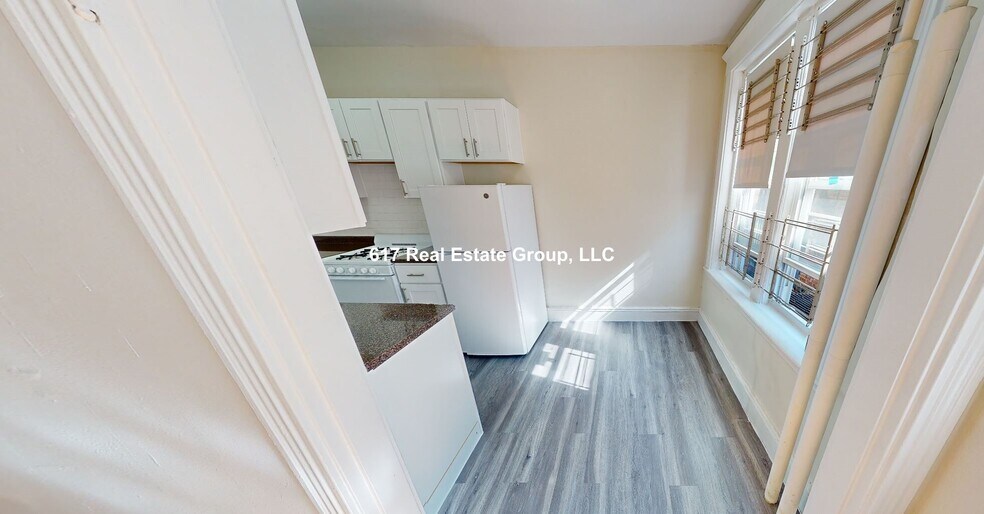 Building Photo - 231 Park Dr