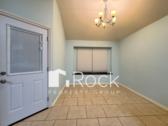 Building Photo - 3 Bedroom Home in North Norman with New Ca...