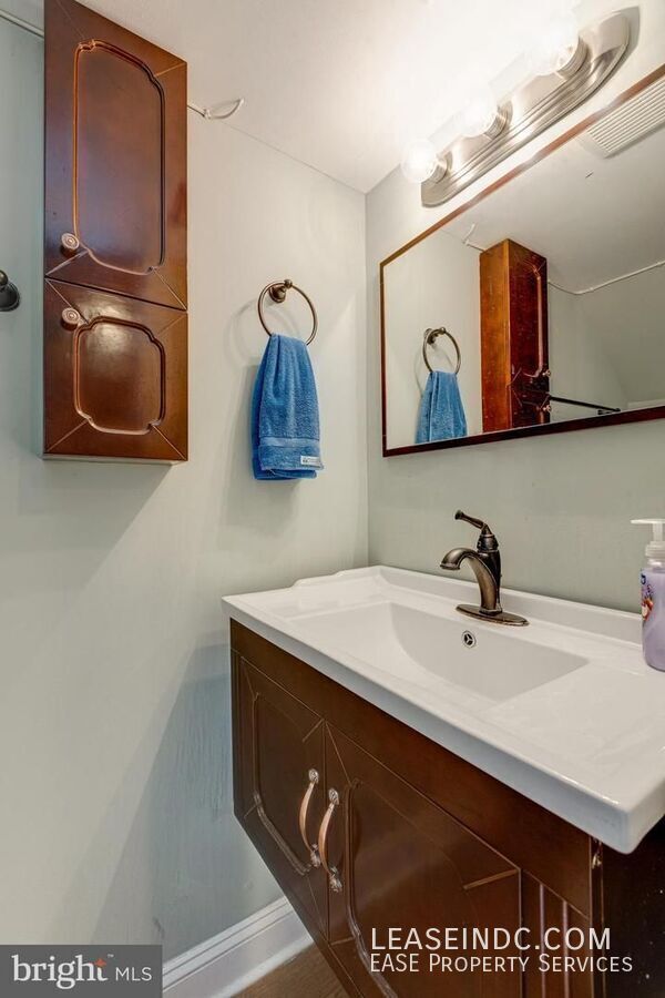 Building Photo - 604 Harvard St NW