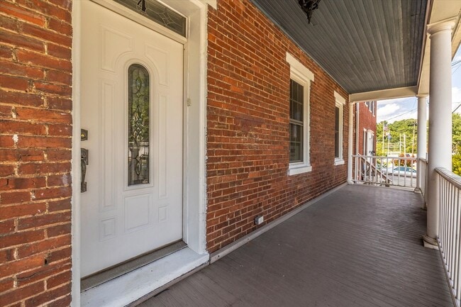 Building Photo - 4 S Westside Ave