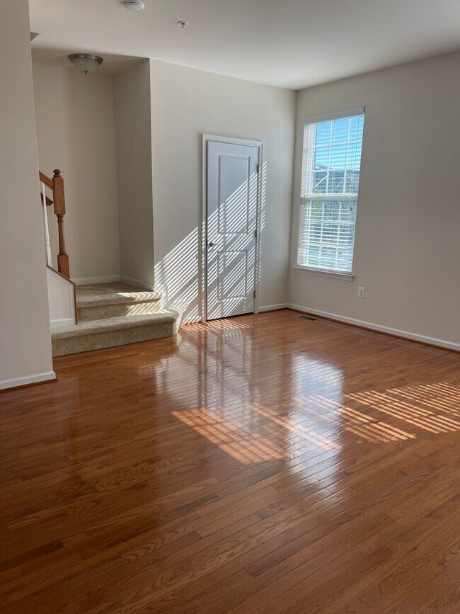 Building Photo - THREE LEVEL TOWNHOUSE WITH 2 CAR GARAGE