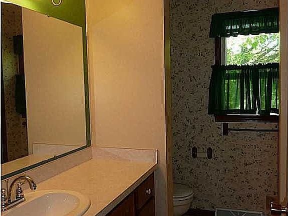 Building Photo - 3930 Kimberton Dr