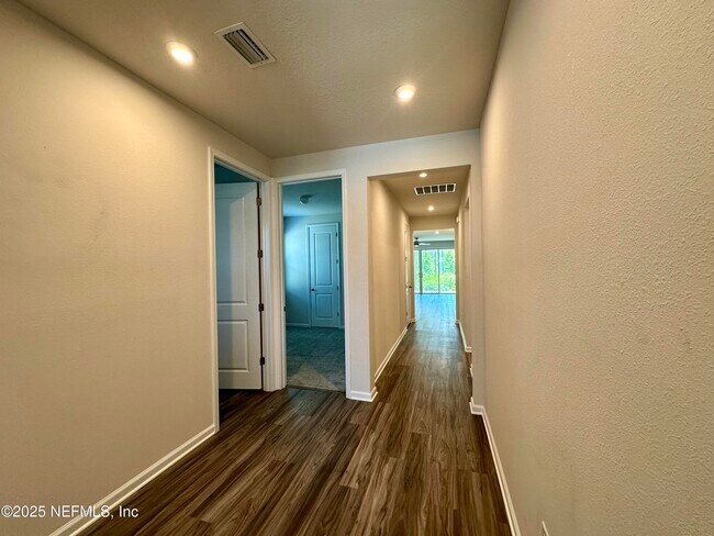 Building Photo - 75310 White Rabbit Ave