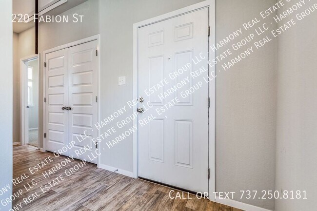 Building Photo - 220 Fabion St