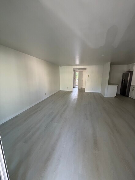 Building Photo - 5650 Sumner Way