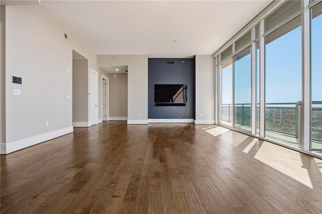 Building Photo - 1065 Peachtree St NE