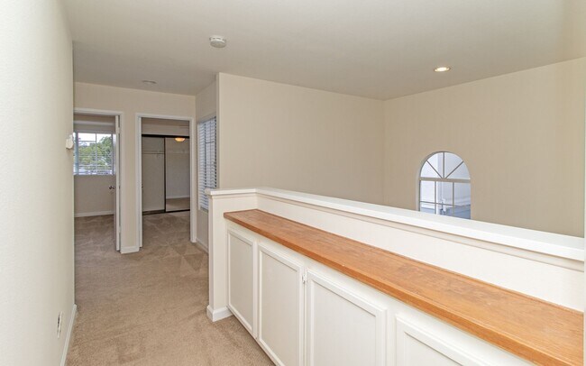 Building Photo - Home in the Community of Del Mar Highlands!