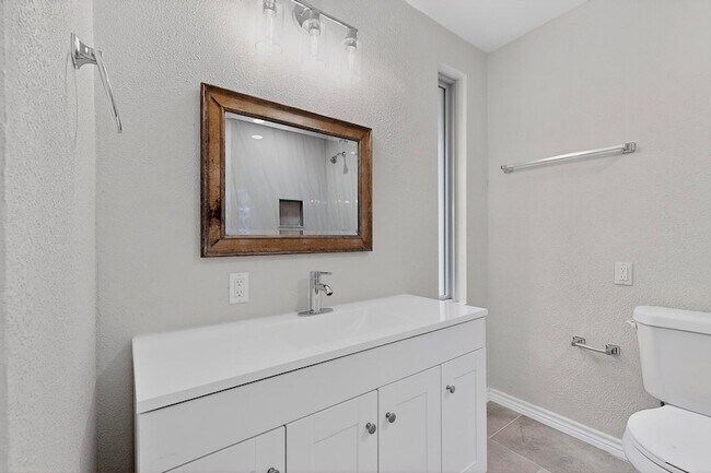 Building Photo - 5516 Laredo Ln