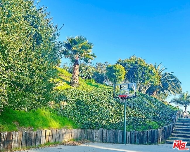 Building Photo - 17366 Sunset Blvd